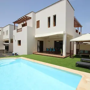 https://villa-las-caletas-del-mar.in-canary-islands.com